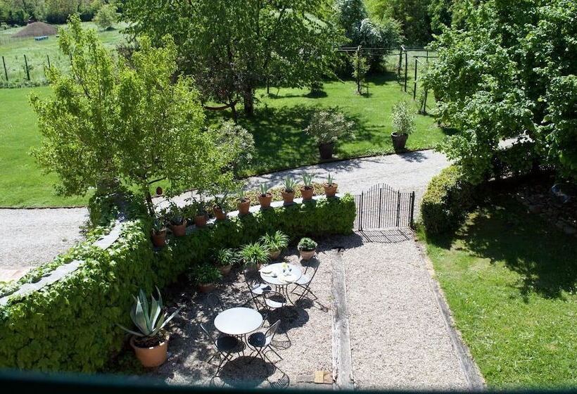 اتاق استاندارد با چشم‌انداز باغ, Quattrocolli B&b