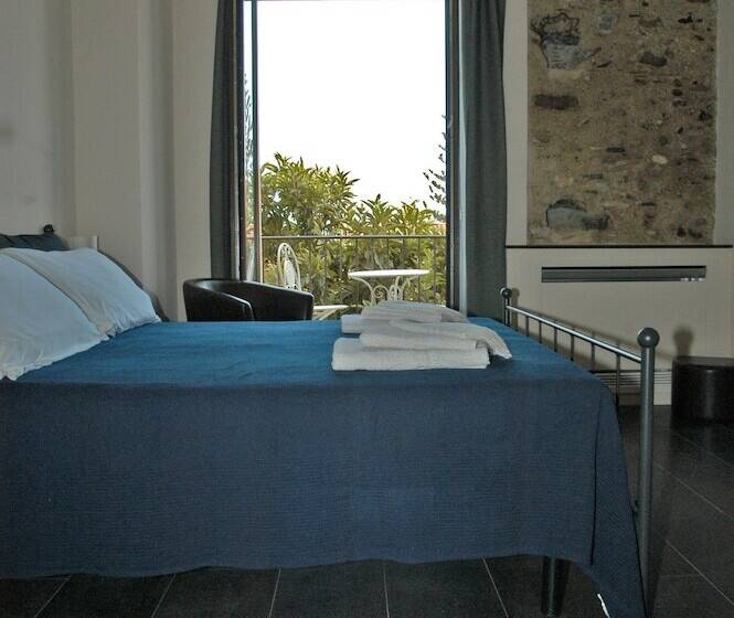 חדר דלוקס צדדי נוף לים, Castello D Alcontres B&b