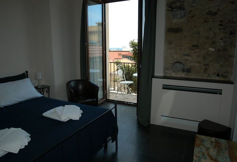 חדר דלוקס צדדי נוף לים, Castello D Alcontres B&b