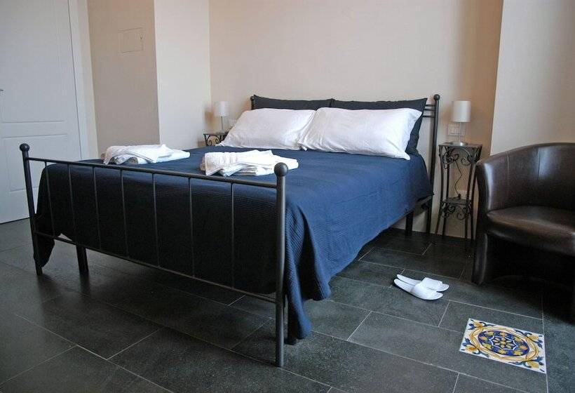 اتاق لوکس با چشم‌انداز دریا, Castello D Alcontres B&b
