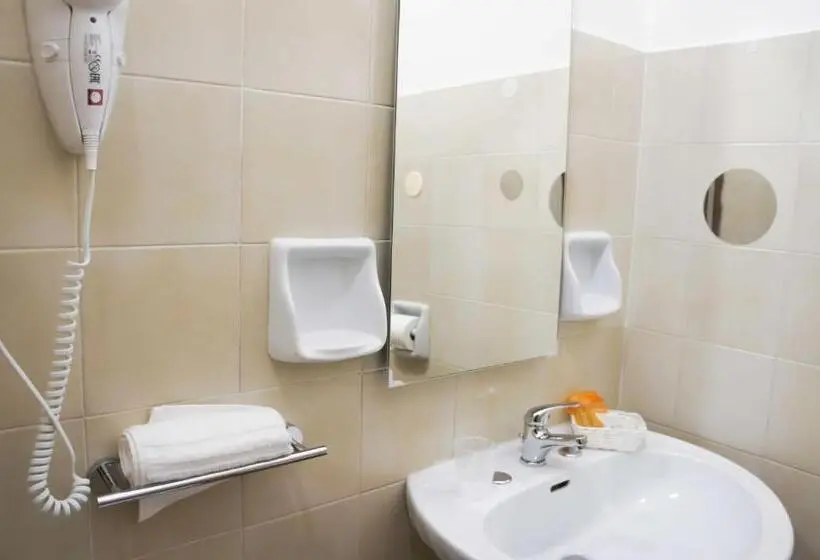 Economy Yhden Hengen Huone, Albergo D Onofrio