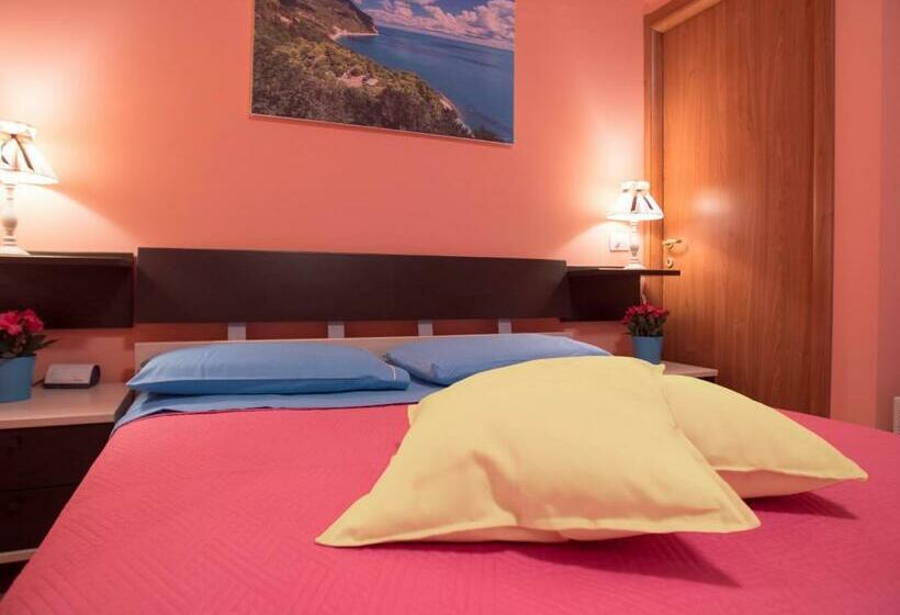 スタンダードトリプルルーム, Juliette Rooms