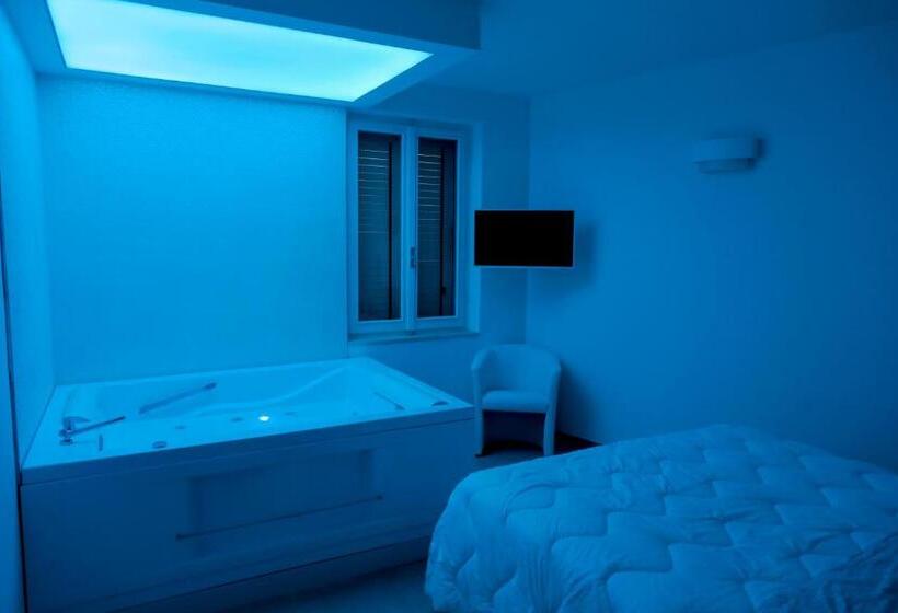 Standar Szoba Pezsgőfürdővel, R & D