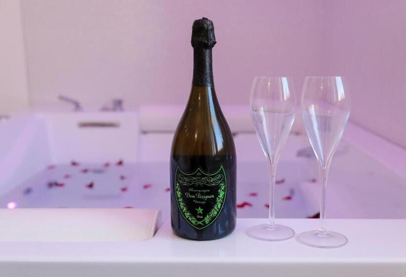 Standar Szoba Pezsgőfürdővel, R & D