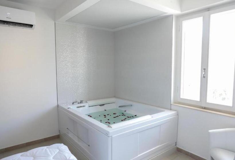 Standar Szoba Pezsgőfürdővel, R & D