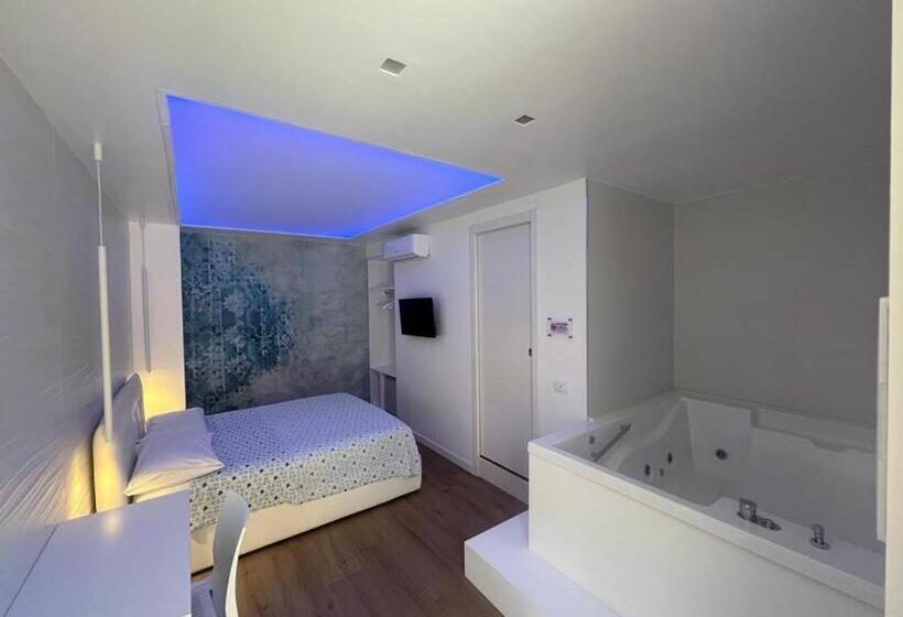 Standar Szoba Pezsgőfürdővel, R & D