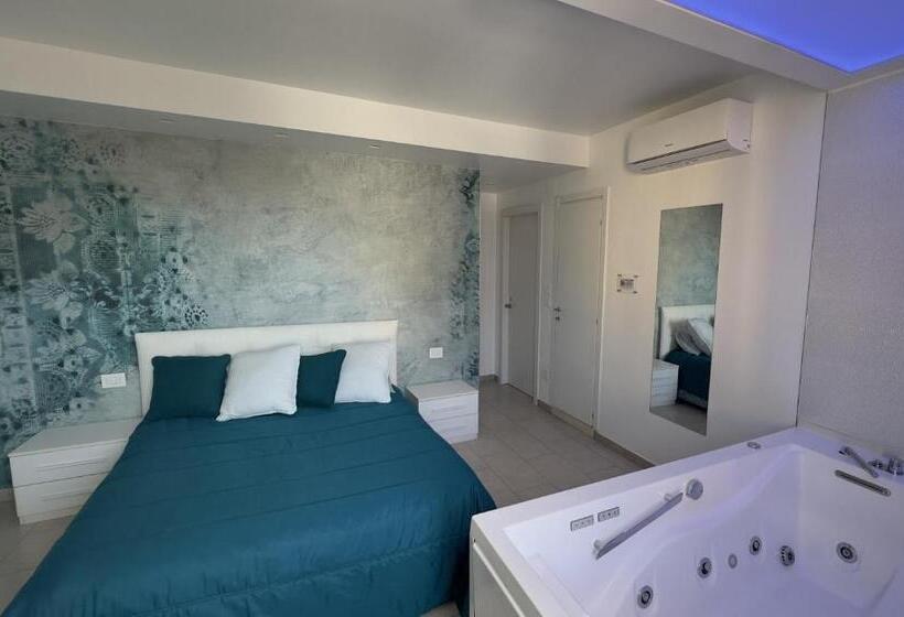 Standar Szoba Pezsgőfürdővel, R & D