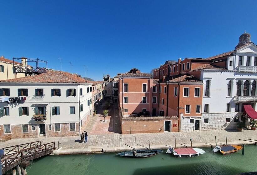 اتاق لوکس با چشم‌انداز, Ai Mori D'Oriente