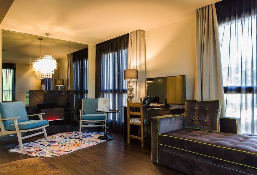 주니어 스위트, Sanchez