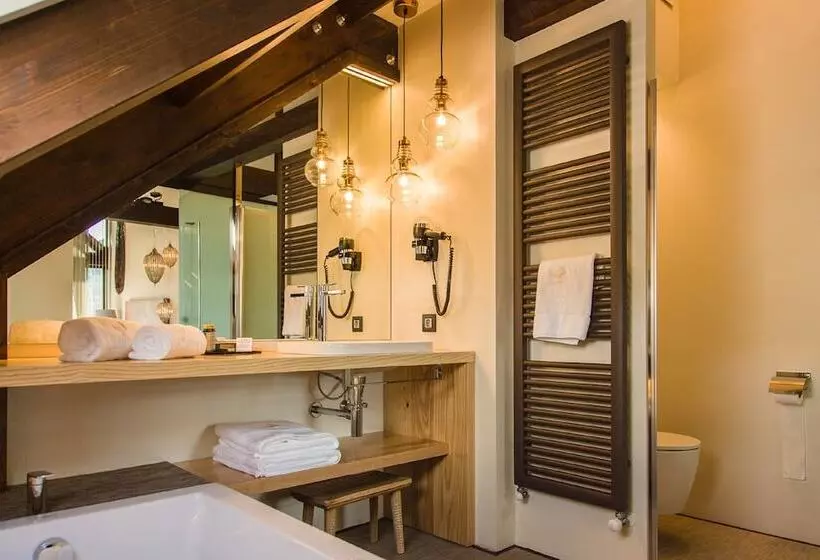 Penthouse Zimmer, Sanchez