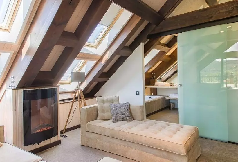 Penthouse Zimmer, Sanchez