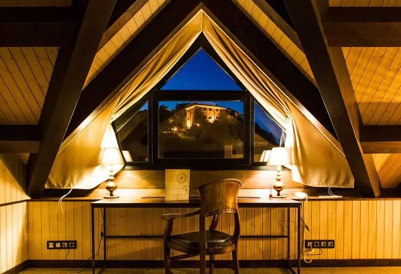 Penthouse Zimmer, Sanchez