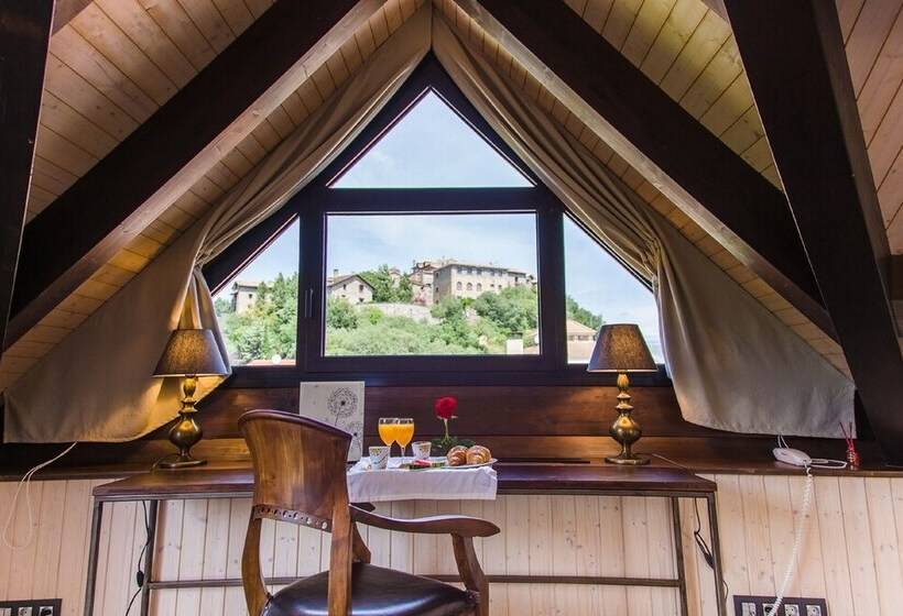 펜트하우스 룸, Sanchez