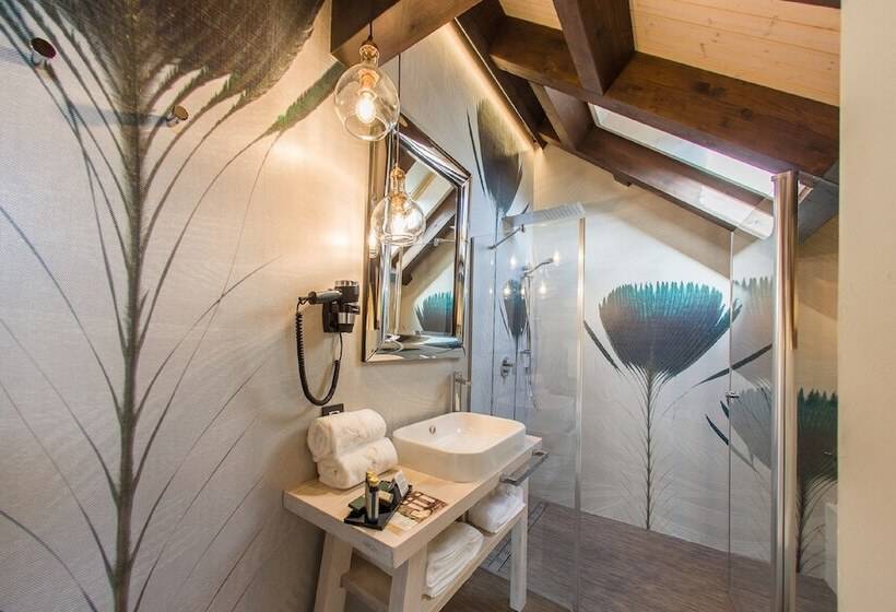 패밀리 룸, Sanchez