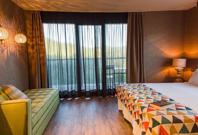 패밀리 룸, Sanchez