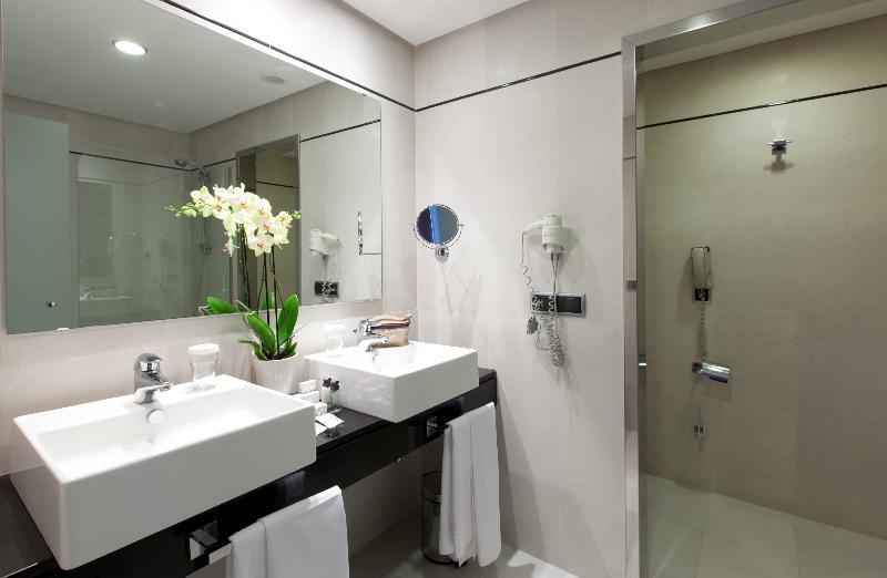 Suite, Andalucia Center