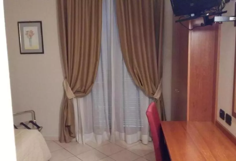 اتاق استاندارد یک نفره, Cavour