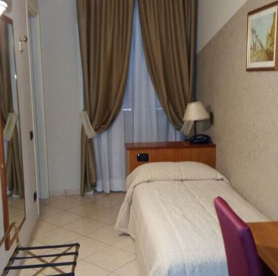 اتاق استاندارد یک نفره, Cavour