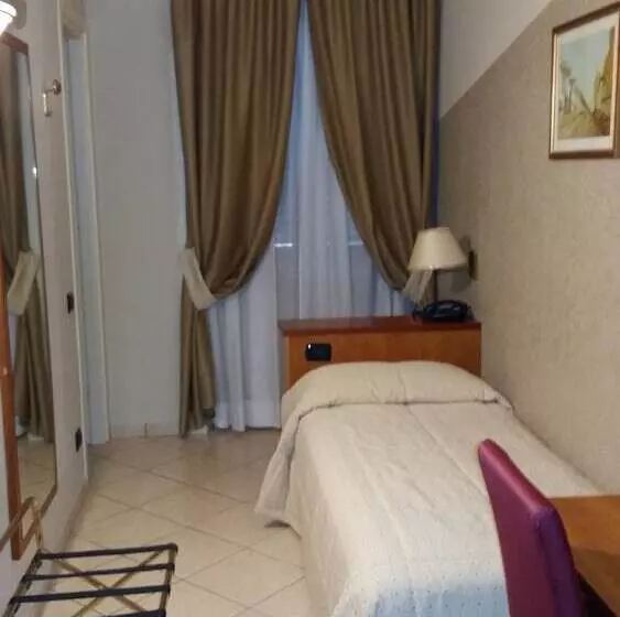 اتاق استاندارد یک نفره, Cavour