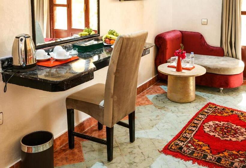 غرفة قياسية ثلاثية, Erfoud Palace