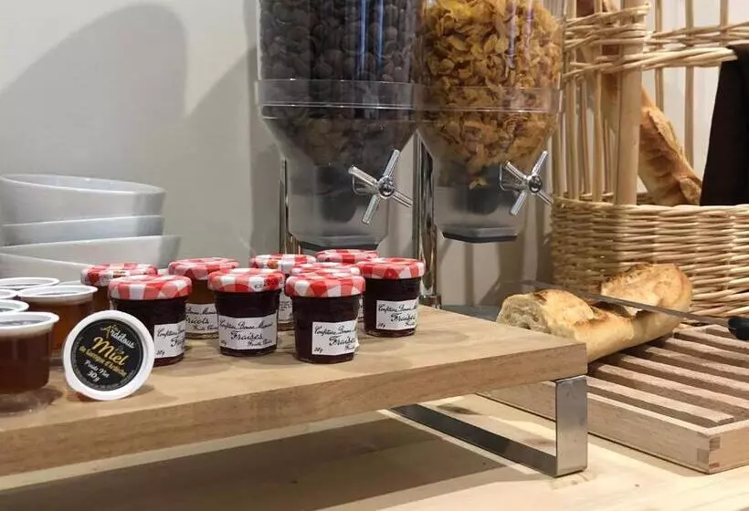 バルコニー付きスタンダードルーム, Et Appartements Les Platanes