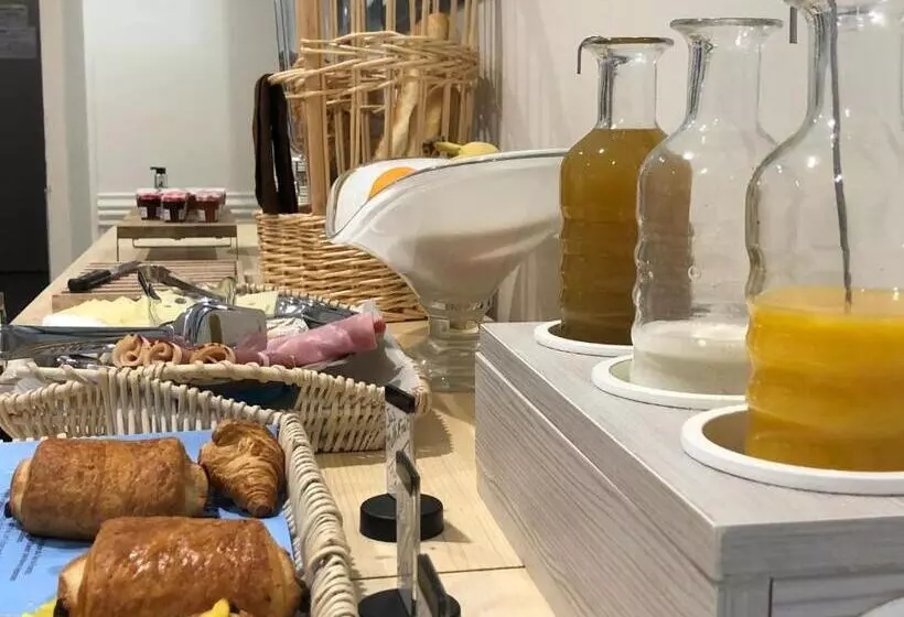 バルコニー付きスタンダードルーム, Et Appartements Les Platanes