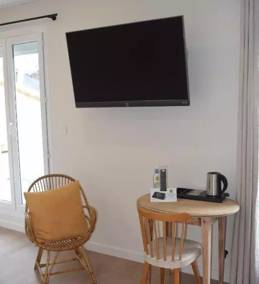 バルコニー付きスタンダードルーム, Et Appartements Les Platanes