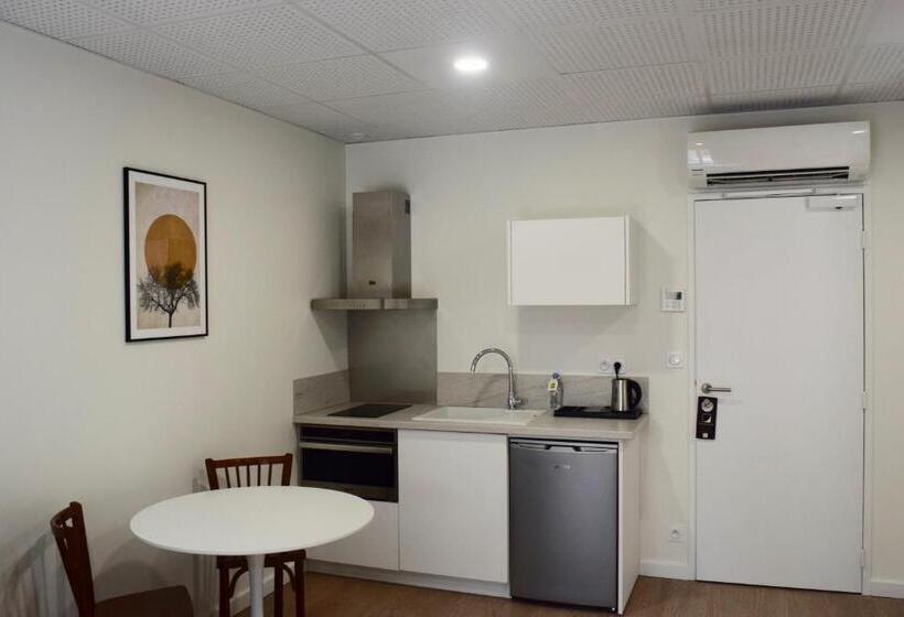 Апартаменты 1 Спальня с Балконом, Et Appartements Les Platanes