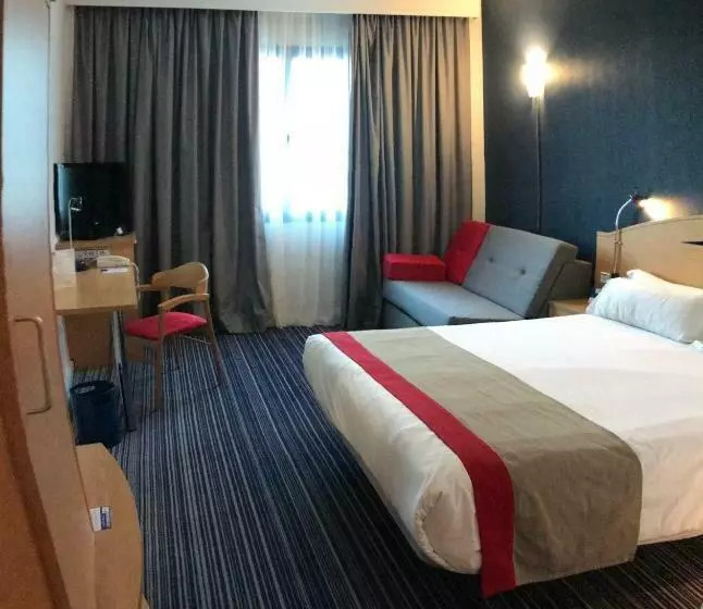 اتاق خانوادگی, Holiday Inn Express San Sebastian De Los Reyes, An Ihg