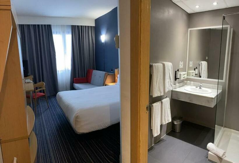 اتاق خانوادگی, Holiday Inn Express San Sebastian De Los Reyes, An Ihg