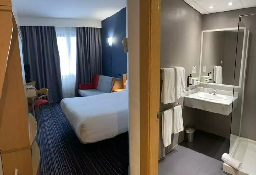 اتاق خانوادگی, Holiday Inn Express San Sebastian De Los Reyes, An Ihg