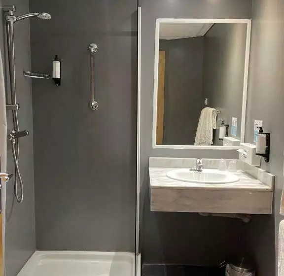 اتاق خانوادگی, Holiday Inn Express San Sebastian De Los Reyes, An Ihg