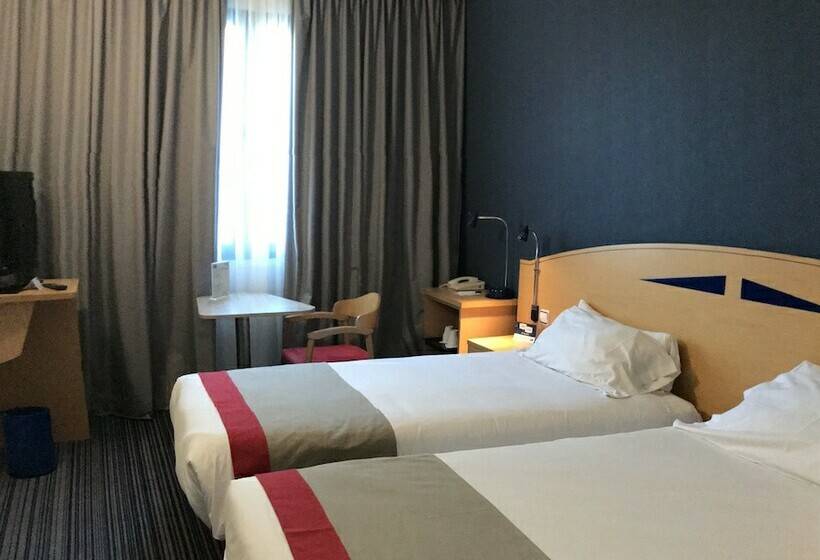Номер Стандарт Адаптированный для Инвалидов, Holiday Inn Express San Sebastian De Los Reyes, An Ihg