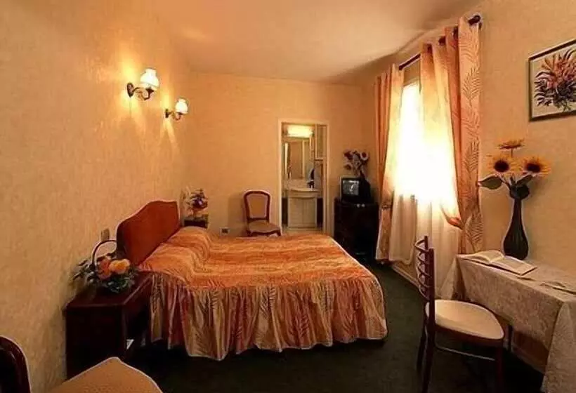 スタンダードトリプルルーム, Hôtel Restaurant Plaisance Piscine Couverte Et Chauffée  Proche Sarlat