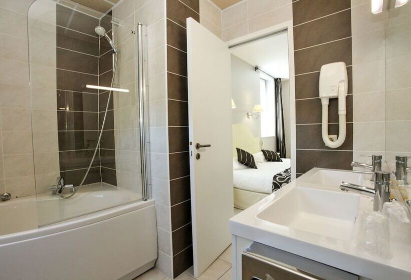 חדר סטנדרט לארבעה, Hôtel Restaurant Plaisance Piscine Couverte Et Chauffée  Proche Sarlat