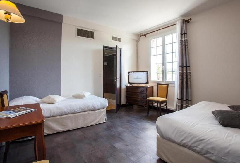 Номер Стандарт Трехместный, Hôtel Restaurant Plaisance Piscine Couverte Et Chauffée  Proche Sarlat