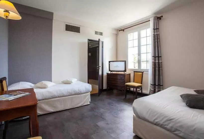 スタンダードトリプルルーム, Hôtel Restaurant Plaisance Piscine Couverte Et Chauffée  Proche Sarlat