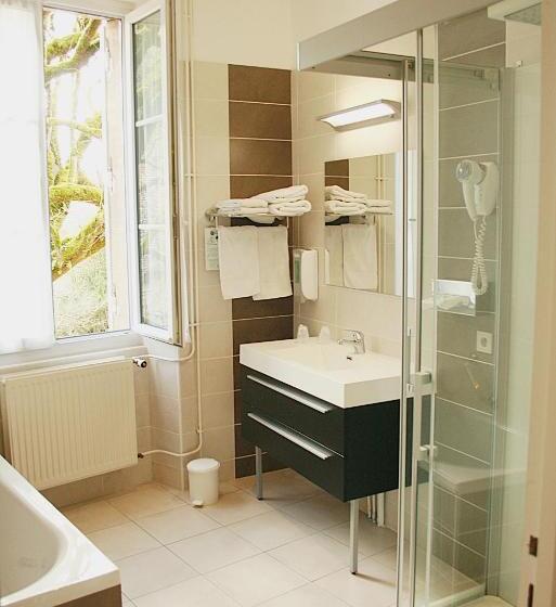 חדר סטנדרט לשלושה, Hôtel Restaurant Plaisance Piscine Couverte Et Chauffée  Proche Sarlat