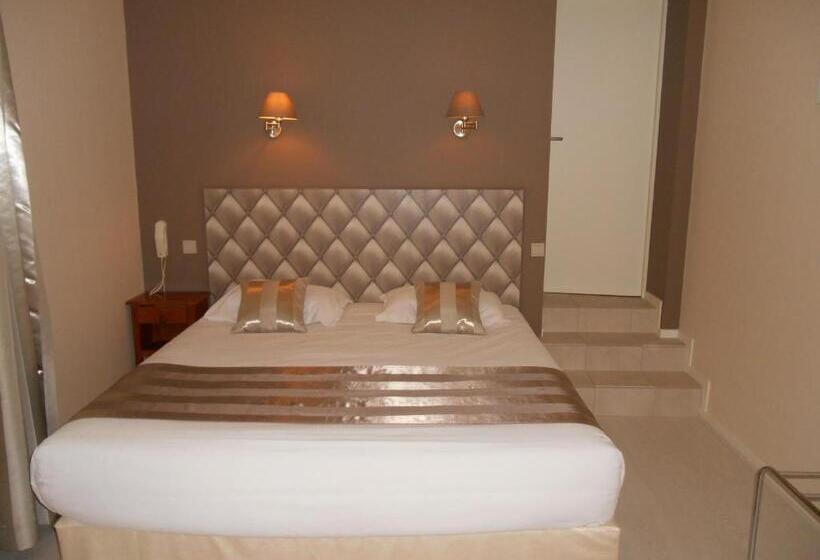 Номер Стандарт Трехместный, Hôtel Restaurant Plaisance Piscine Couverte Et Chauffée  Proche Sarlat