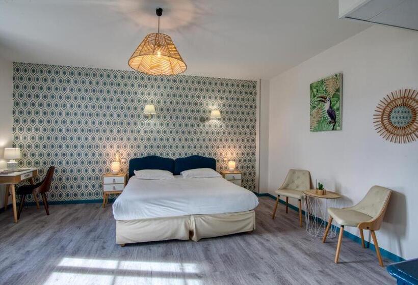 חדר סטנדרט לארבעה, Hôtel Restaurant Plaisance Piscine Couverte Et Chauffée  Proche Sarlat