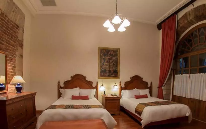 اتاق سوپریور, Los Juaninos