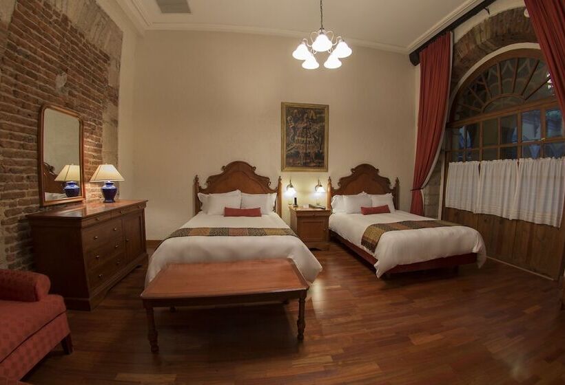 スーペリアールーム, Los Juaninos