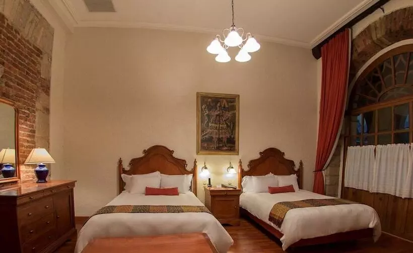 اتاق سوپریور, Los Juaninos