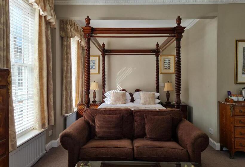 غرفة تنفيذية, Powdermills Country House