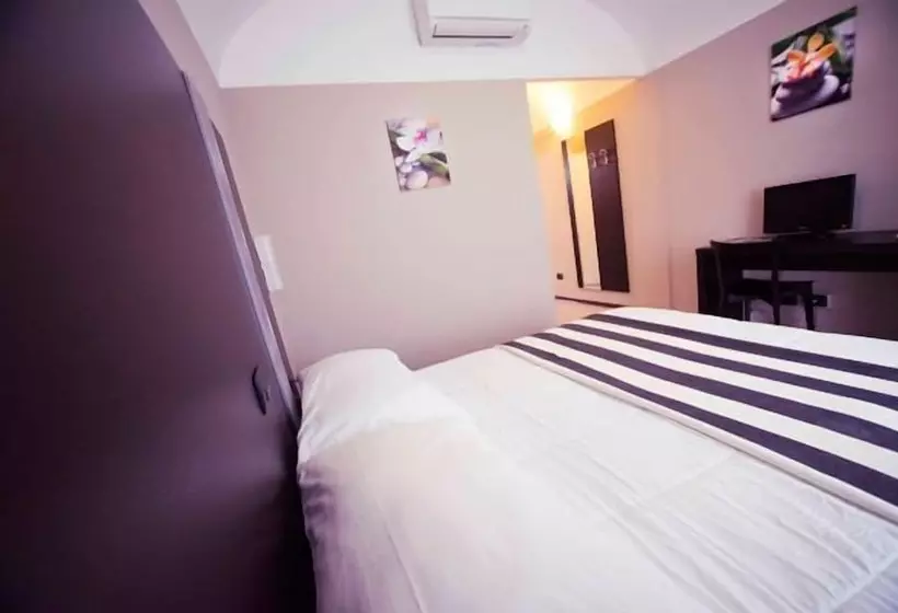 Standard-huone, Principe
