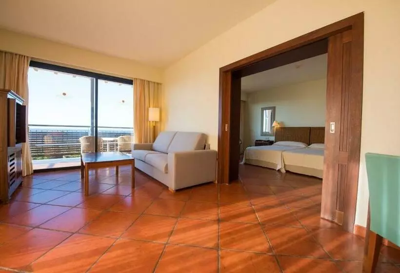 سوییت جونیور با چشم‌انداز دریا, Puerto Antilla Grand Hotel
