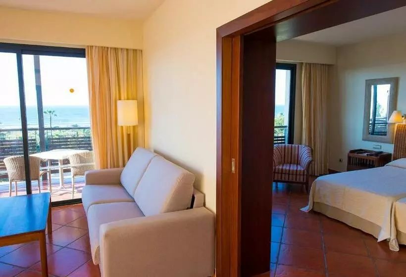 سوییت جونیور با چشم‌انداز دریا, Puerto Antilla Grand Hotel