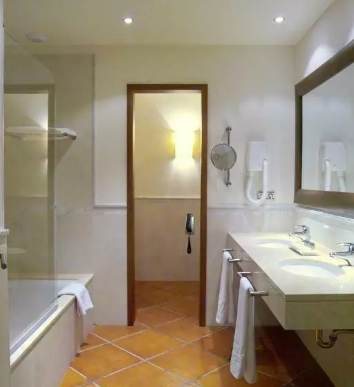 سوییت جونیور با چشم‌انداز دریا, Puerto Antilla Grand Hotel