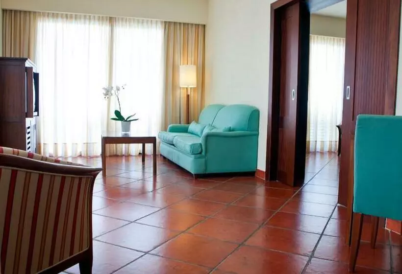 سوییت جونیور, Puerto Antilla Grand Hotel