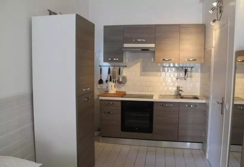 استودیوی استاندارد, Cayrons Vence & St Paul De Vence
